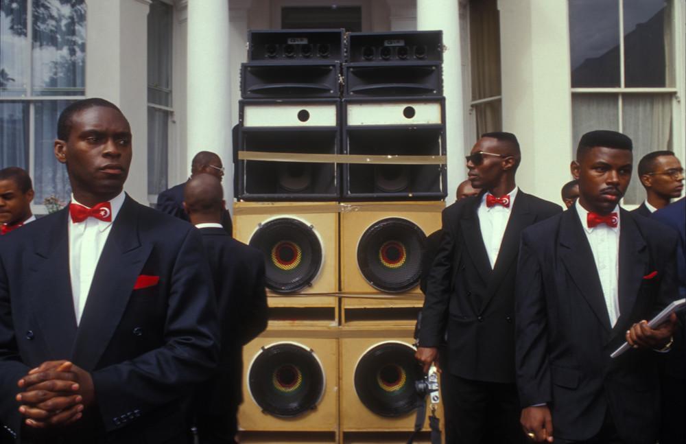 Branche anglaise de la Nation Of Islam présente au carnaval pour distribuer leurs journaux, recruter etc. 1994. Source. 
